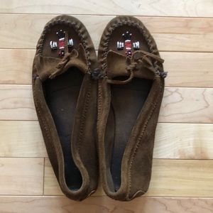 Minnetonka moccasin with eagle bead detail